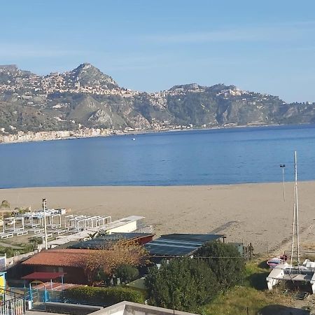B&B La Costa Di Naxos จีอาร์ดีนี นักซอส ภายนอก รูปภาพ