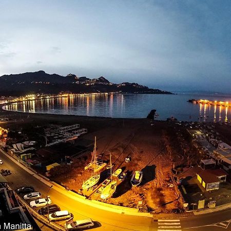B&B La Costa Di Naxos จีอาร์ดีนี นักซอส ภายนอก รูปภาพ