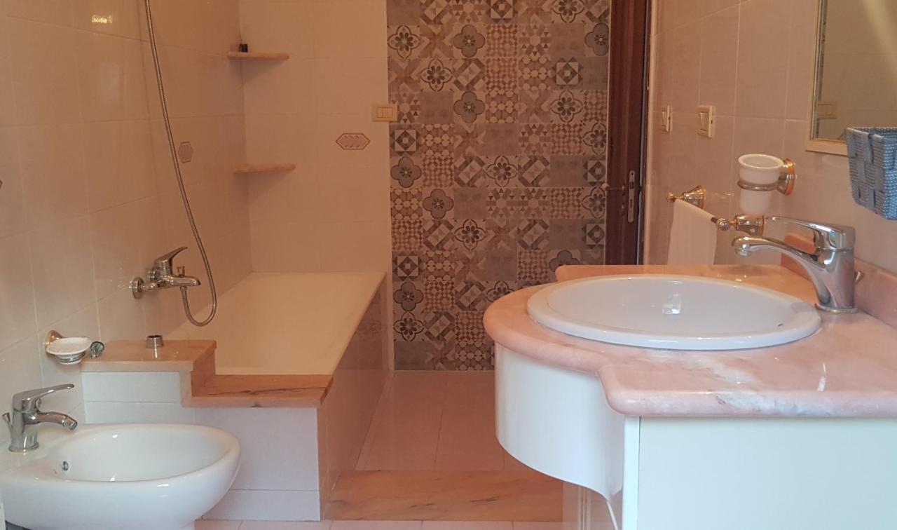 B&B La Costa Di Naxos จีอาร์ดีนี นักซอส ภายนอก รูปภาพ