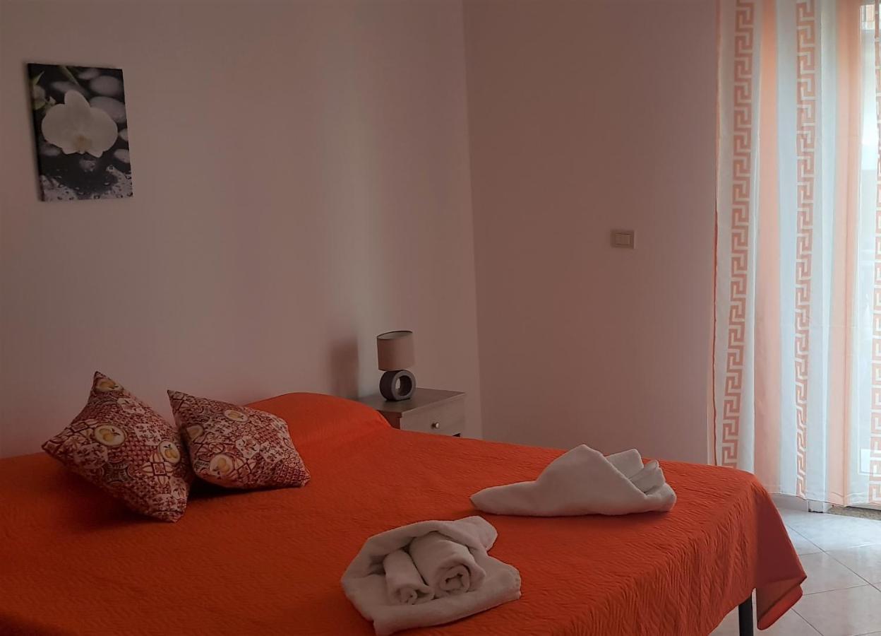 B&B La Costa Di Naxos จีอาร์ดีนี นักซอส ภายนอก รูปภาพ