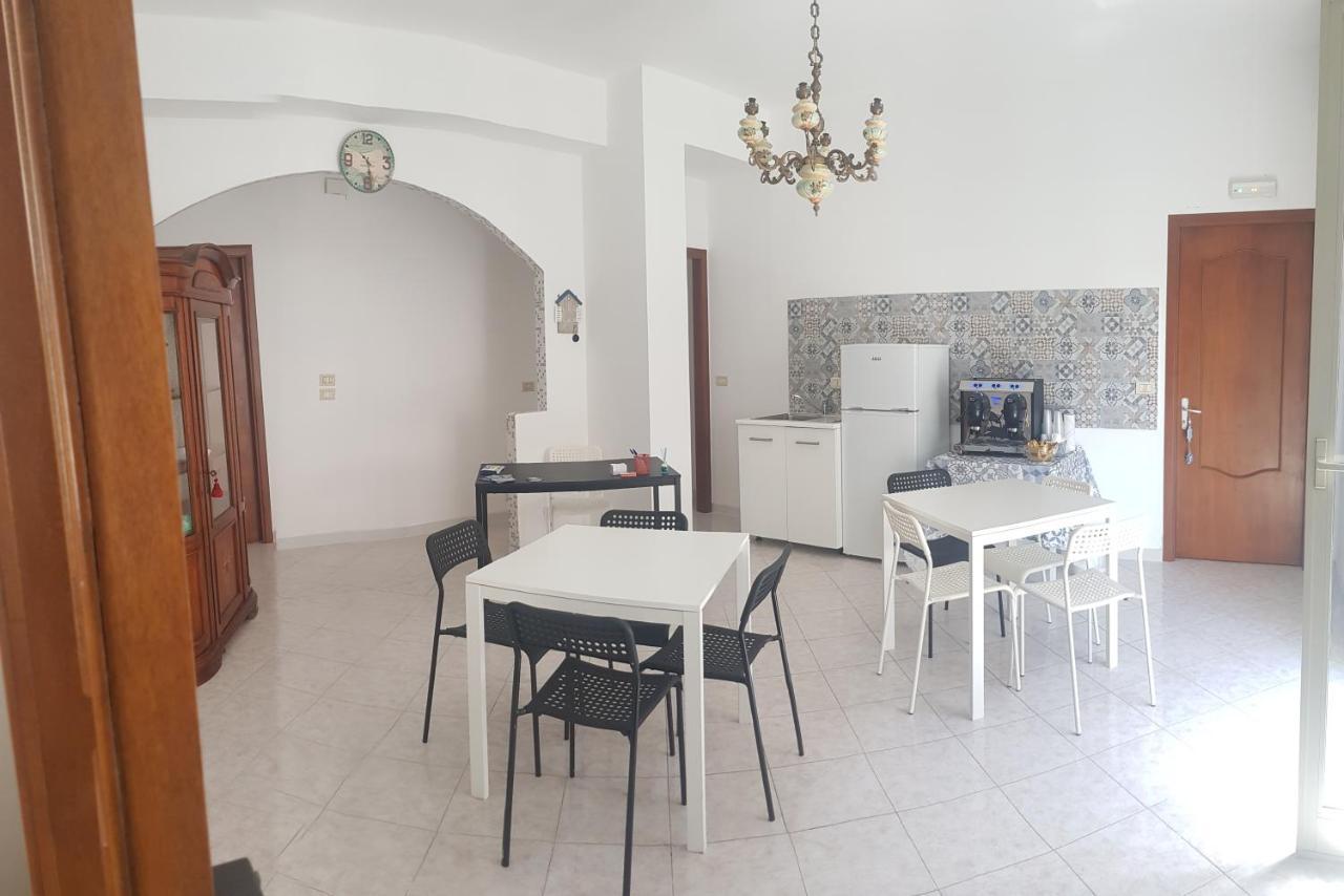 B&B La Costa Di Naxos จีอาร์ดีนี นักซอส ภายนอก รูปภาพ