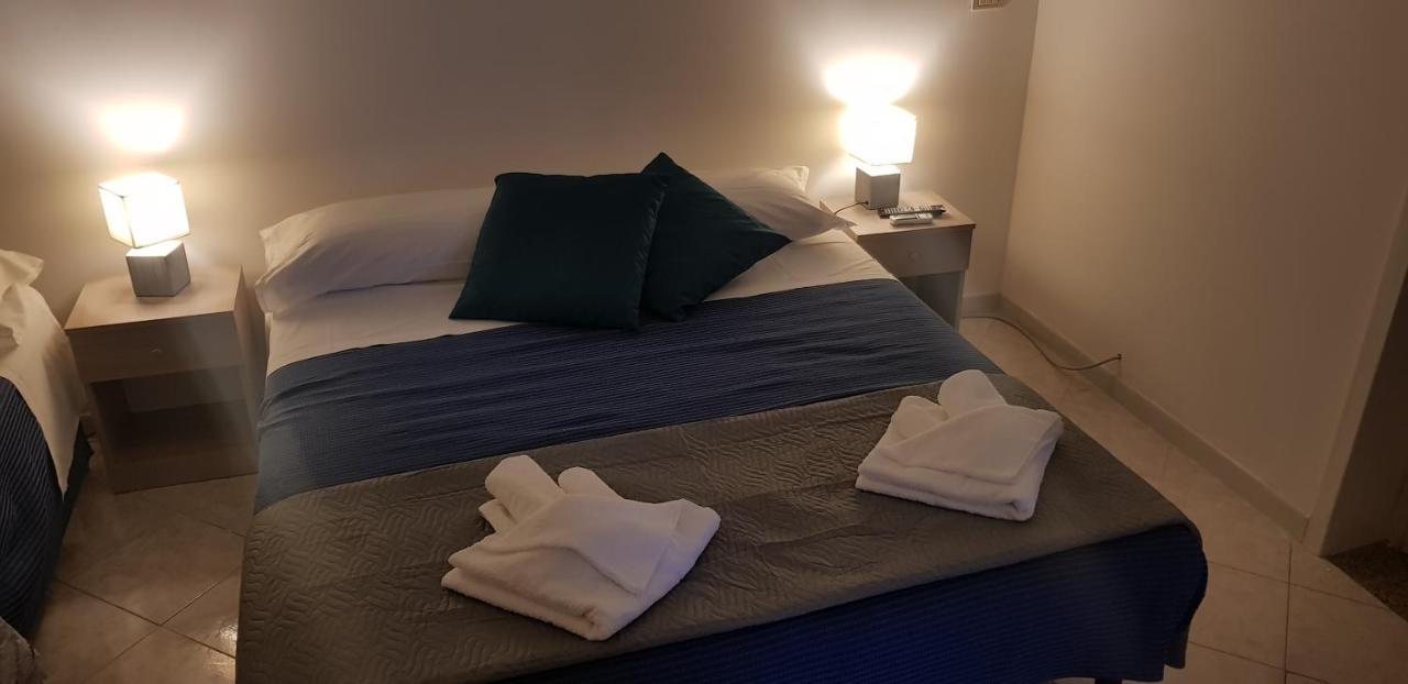 B&B La Costa Di Naxos จีอาร์ดีนี นักซอส ภายนอก รูปภาพ