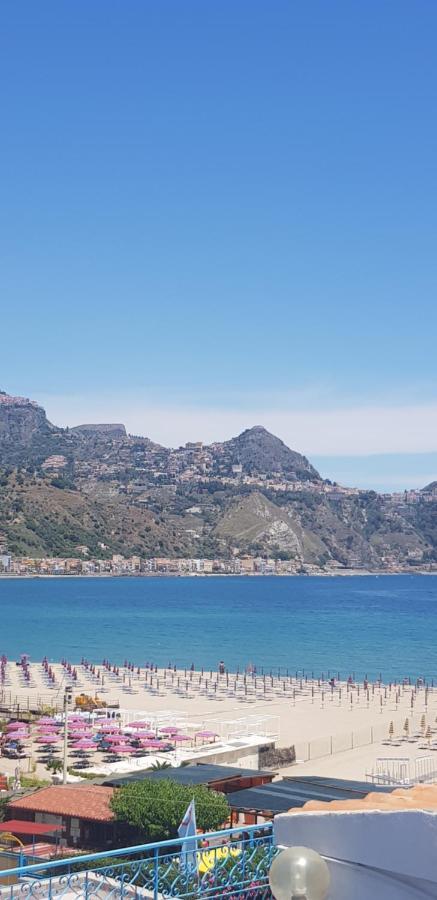 B&B La Costa Di Naxos จีอาร์ดีนี นักซอส ภายนอก รูปภาพ