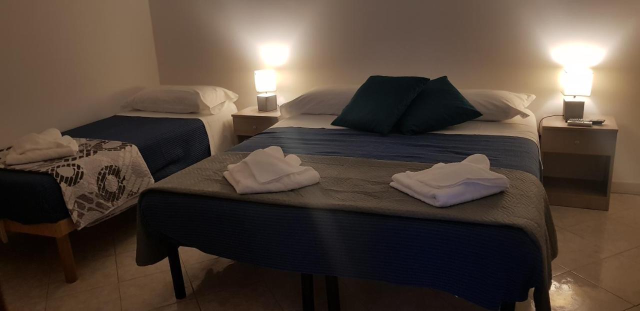 B&B La Costa Di Naxos จีอาร์ดีนี นักซอส ภายนอก รูปภาพ