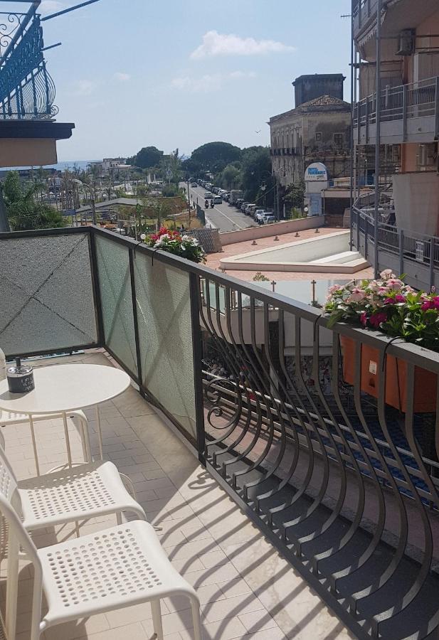 B&B La Costa Di Naxos จีอาร์ดีนี นักซอส ภายนอก รูปภาพ