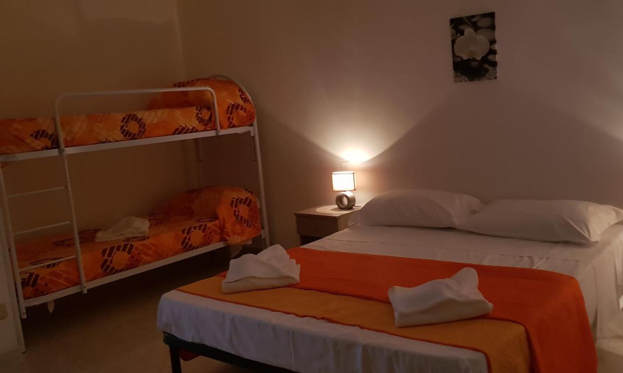 B&B La Costa Di Naxos จีอาร์ดีนี นักซอส ภายนอก รูปภาพ