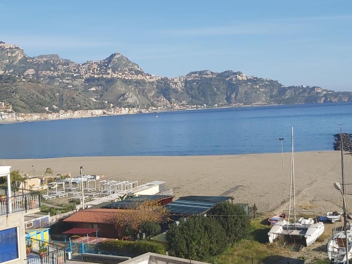 B&B La Costa Di Naxos จีอาร์ดีนี นักซอส ภายนอก รูปภาพ
