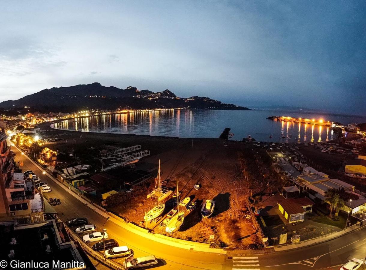 B&B La Costa Di Naxos จีอาร์ดีนี นักซอส ภายนอก รูปภาพ